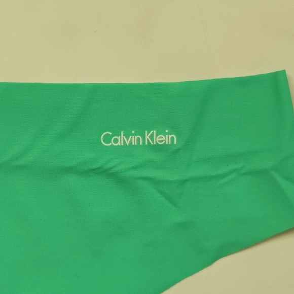 NWOT CALVIN KLEIN INVISIBLES THONG PANTY IN AQUA GREEN SIZE MEDIUM - Picture 3 of 4